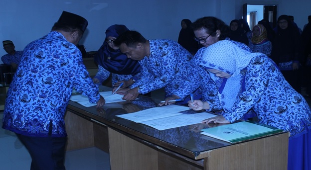 Serah Terima Jabatan Pejabat Administrasi Eselon IV BKMM Makassar